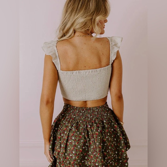NWT Light Taupe Ruffled Sleeves Stretchy Crop Top - Picture 3 of 9